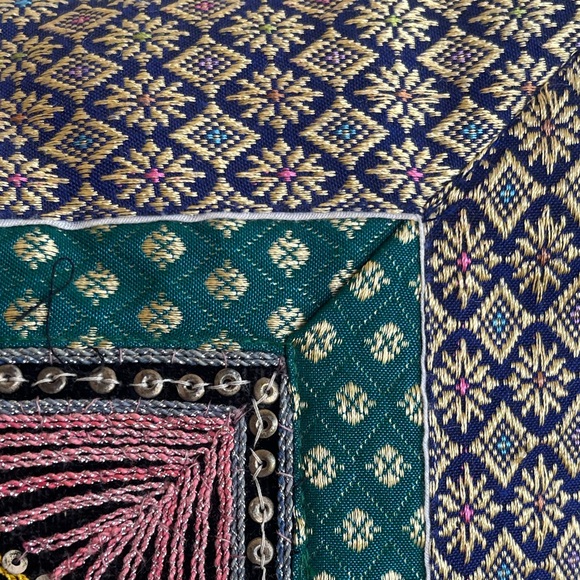 ELEPHANT PILLOW Embellished Sequins Embroidered Made by Hand in India 15” x 15” - Picture 5 of 8